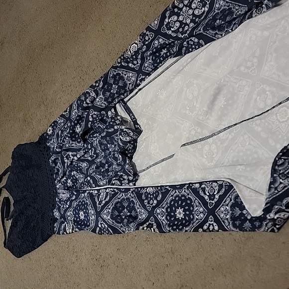 One piece - Picture 3 of 3